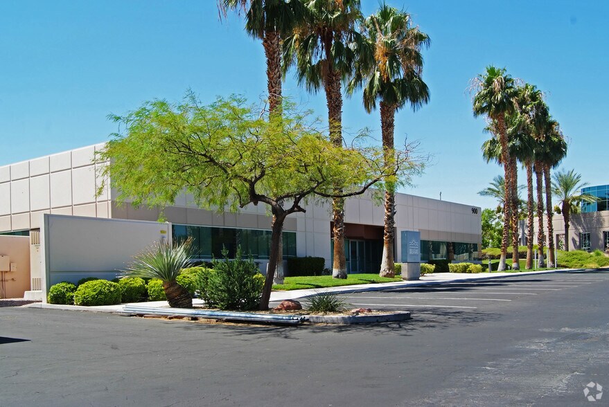 900 Grier Dr, Las Vegas, NV à louer - Photo du bâtiment - Image 1 de 22
