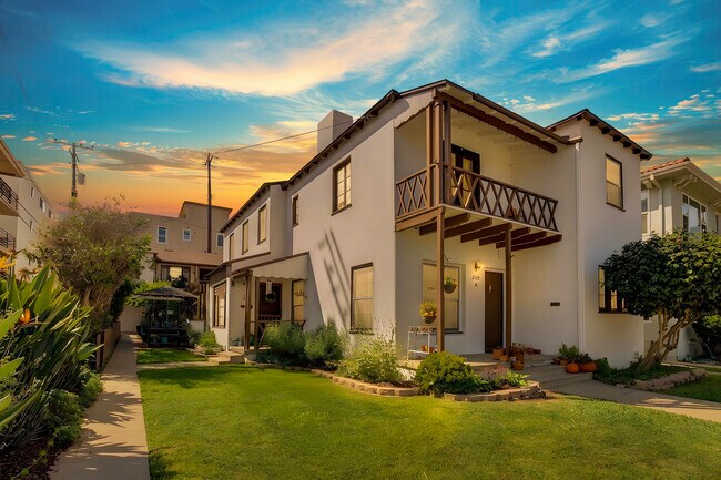 More details for 209 Mira Mar Ave, Long Beach, CA - Multifamily for Sale