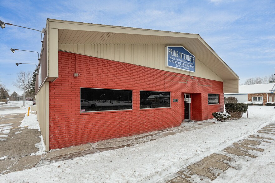 7261 Gratiot Rd, Saginaw, MI à vendre - Photo du bâtiment - Image 1 de 26