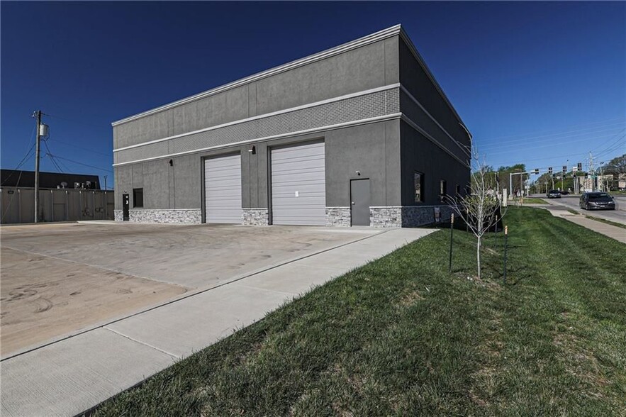 620 NW R.D. Mize Rd, Blue Springs, MO for lease - Building Photo - Image 3 of 17