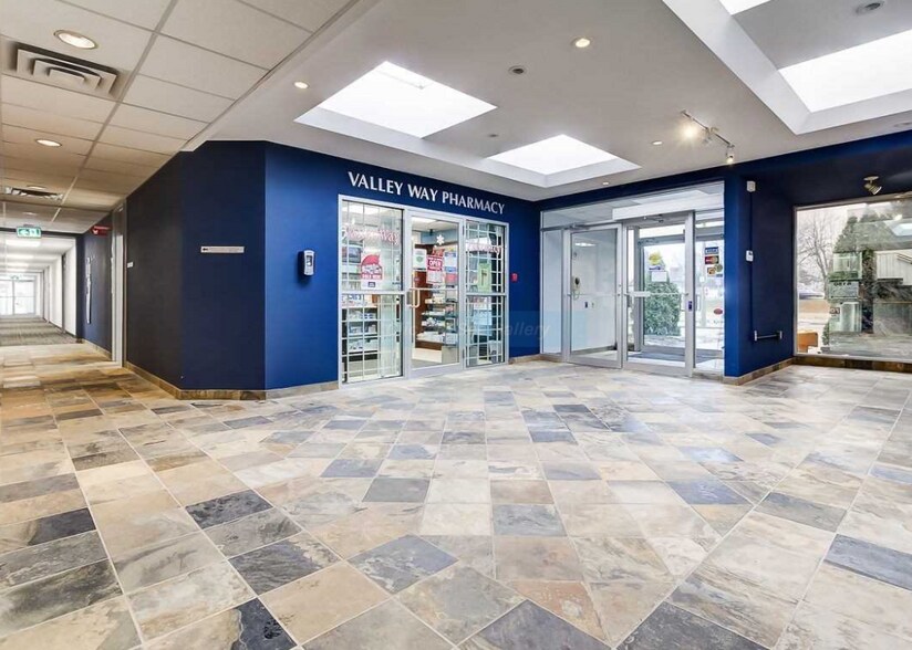 6150 Valley Way, Niagara Falls, ON à louer - Photo du bâtiment - Image 2 de 4