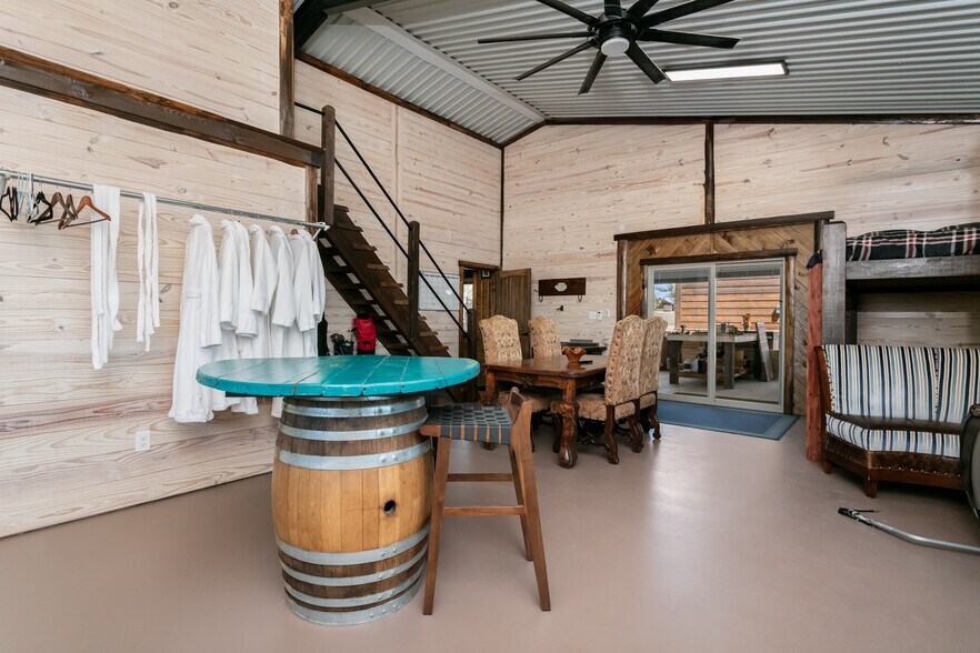 100 Five Star Trl, Fredericksburg, TX à vendre - Photo intérieure - Image 3 de 58
