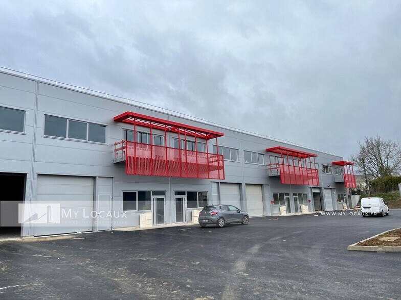 Flex in FRÉPILLON for lease - Building Photo - Image 1 of 7