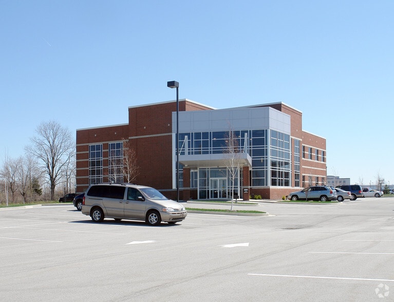 1040 S Greenwood Springs Blvd, Greenwood, IN for lease - Building Photo - Image 2 of 14