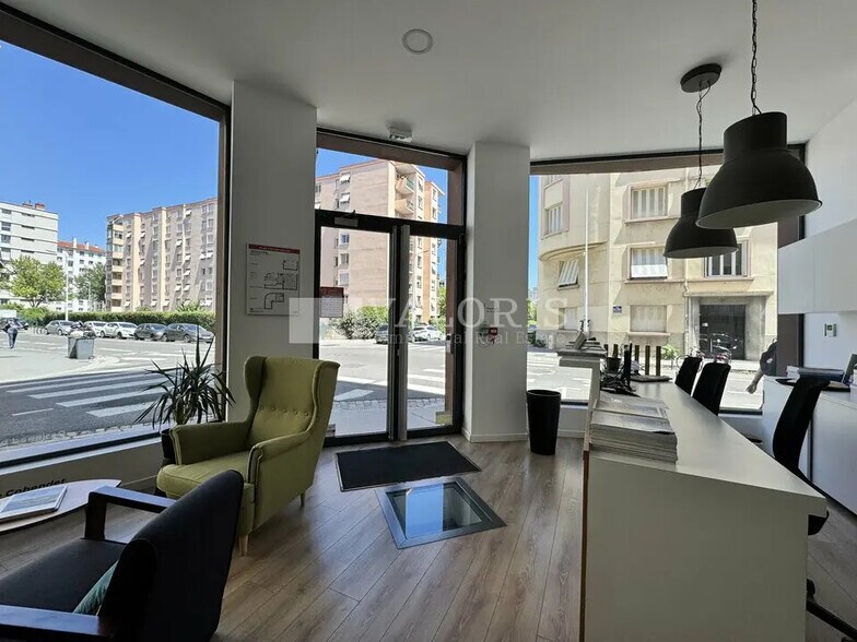 Office in Lyon for lease - Interior Photo - Image 1 of 15