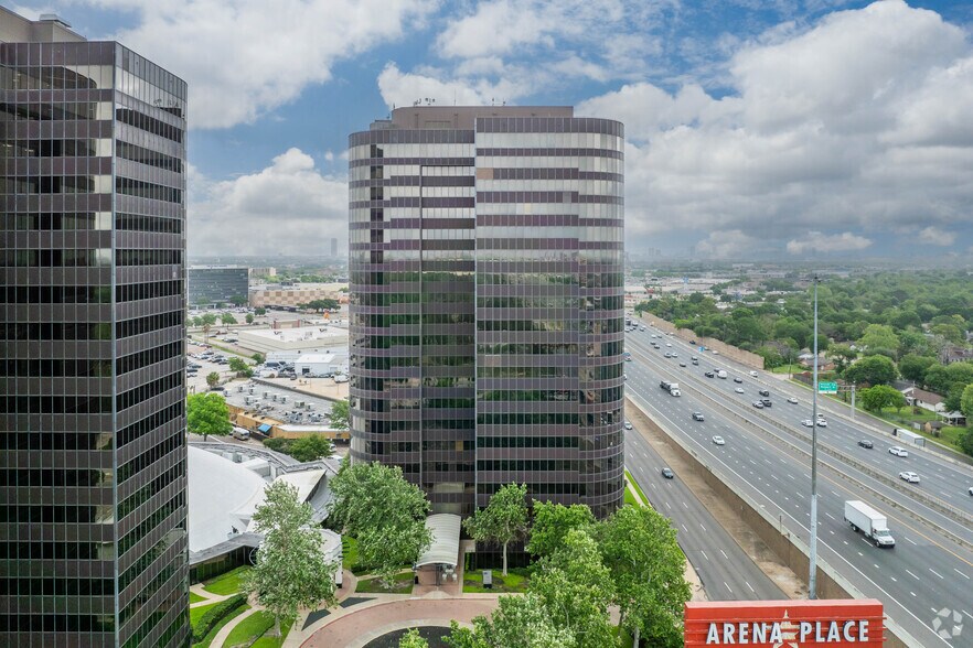 7322 Southwest Fwy, Houston, TX à louer - Photo du bâtiment - Image 3 de 22