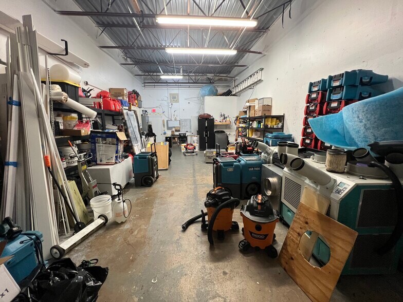 1095 Jupiter Park Dr, Jupiter, FL à louer - Photo du bâtiment - Image 3 de 8