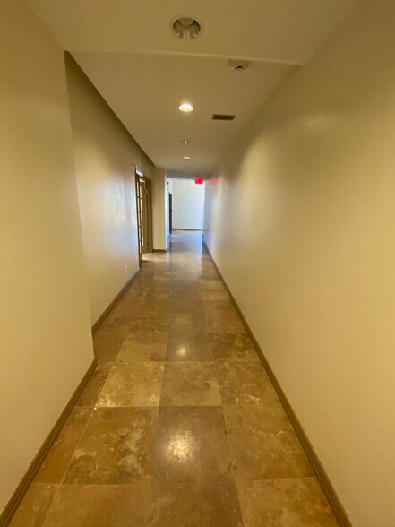 1120 Empire Central Pl, Dallas, TX à louer - Photo intérieure - Image 2 de 12
