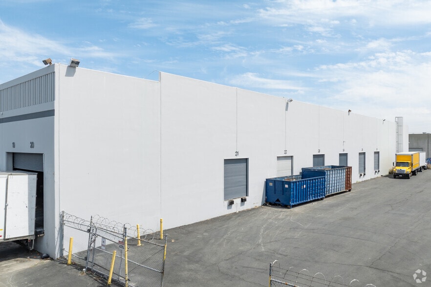 15160-15304 Spring Ave, Santa Fe Springs, CA for lease - Building Photo - Image 2 of 6