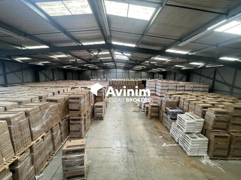 Industrial in Aix-en-Provence for lease - Interior Photo - Image 3 of 11