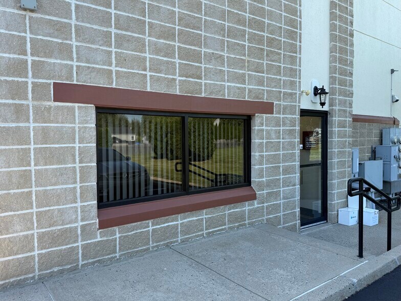 34 Scotch Rd, Ewing, NJ à vendre - Photo du bâtiment - Image 3 de 24