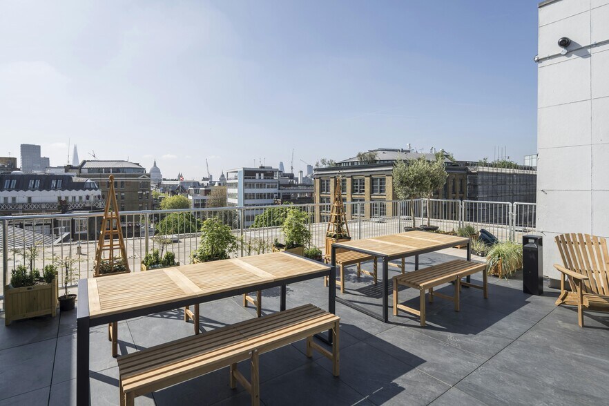 42 St. John St, Londres à louer - Photo du bâtiment - Image 3 de 16