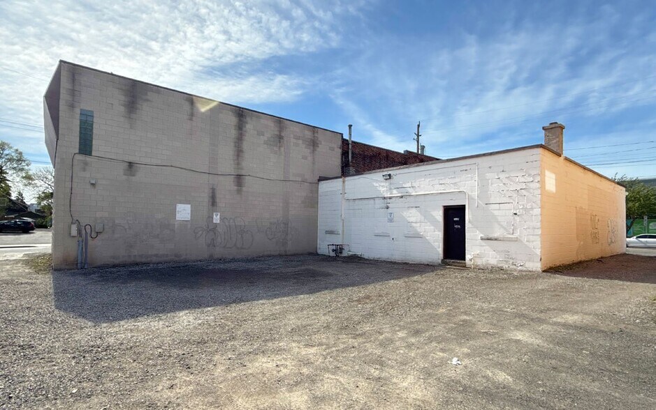 123 Queenston Rd, Hamilton, ON à louer - Photo du bâtiment - Image 3 de 3