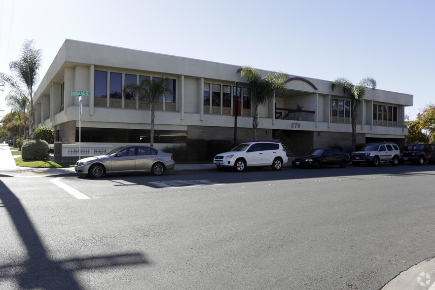 275 E Douglas Ave, El Cajon, CA à louer - Photo du bâtiment - Image 2 de 3