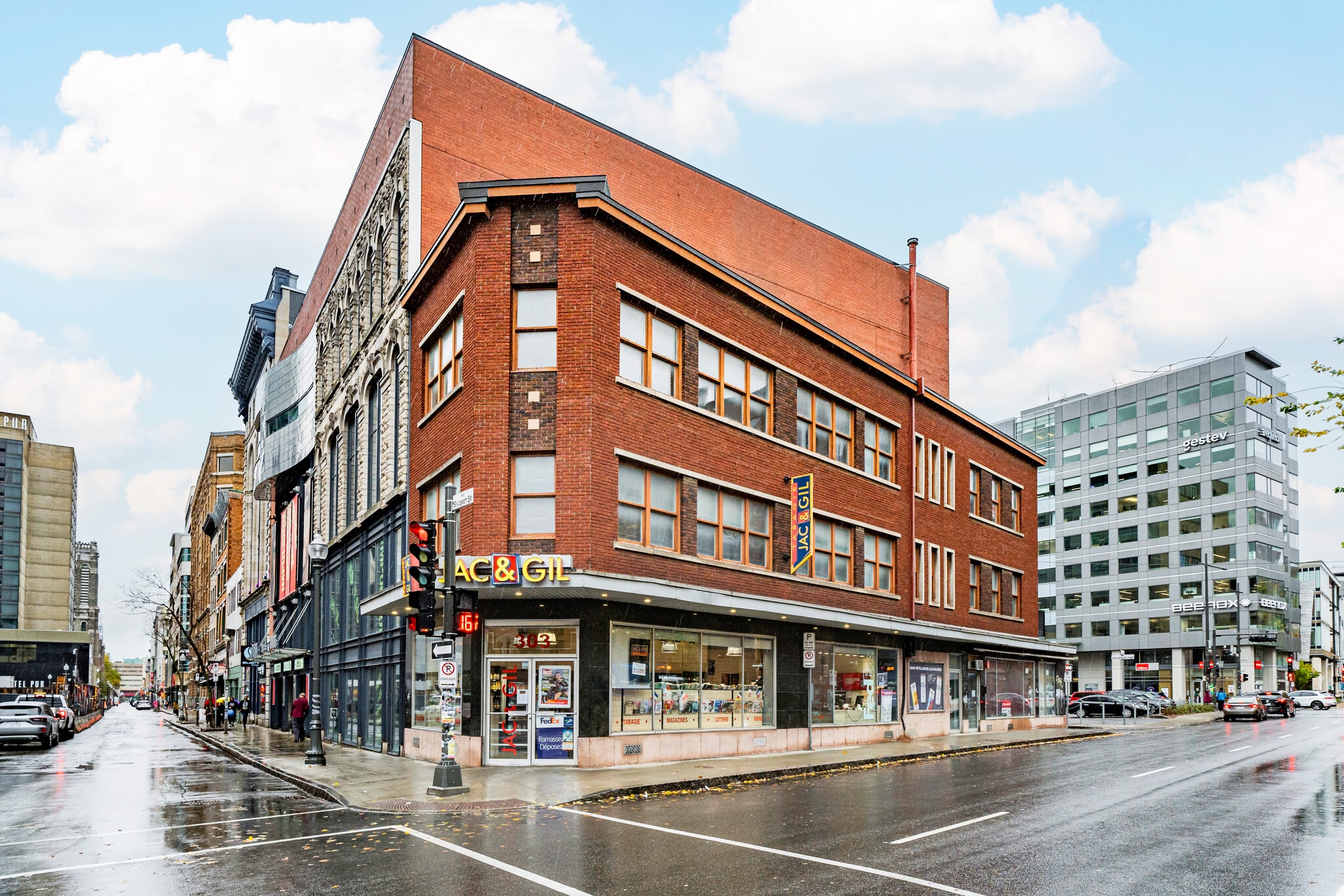 303 St Saint-Joseph E, Québec, QC à louer Photo principale- Image 1 de 2