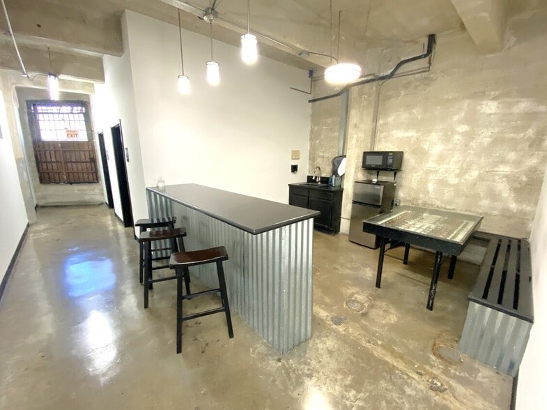 817 S Los Angeles St, Los Angeles, CA for lease - Building Photo - Image 3 of 6