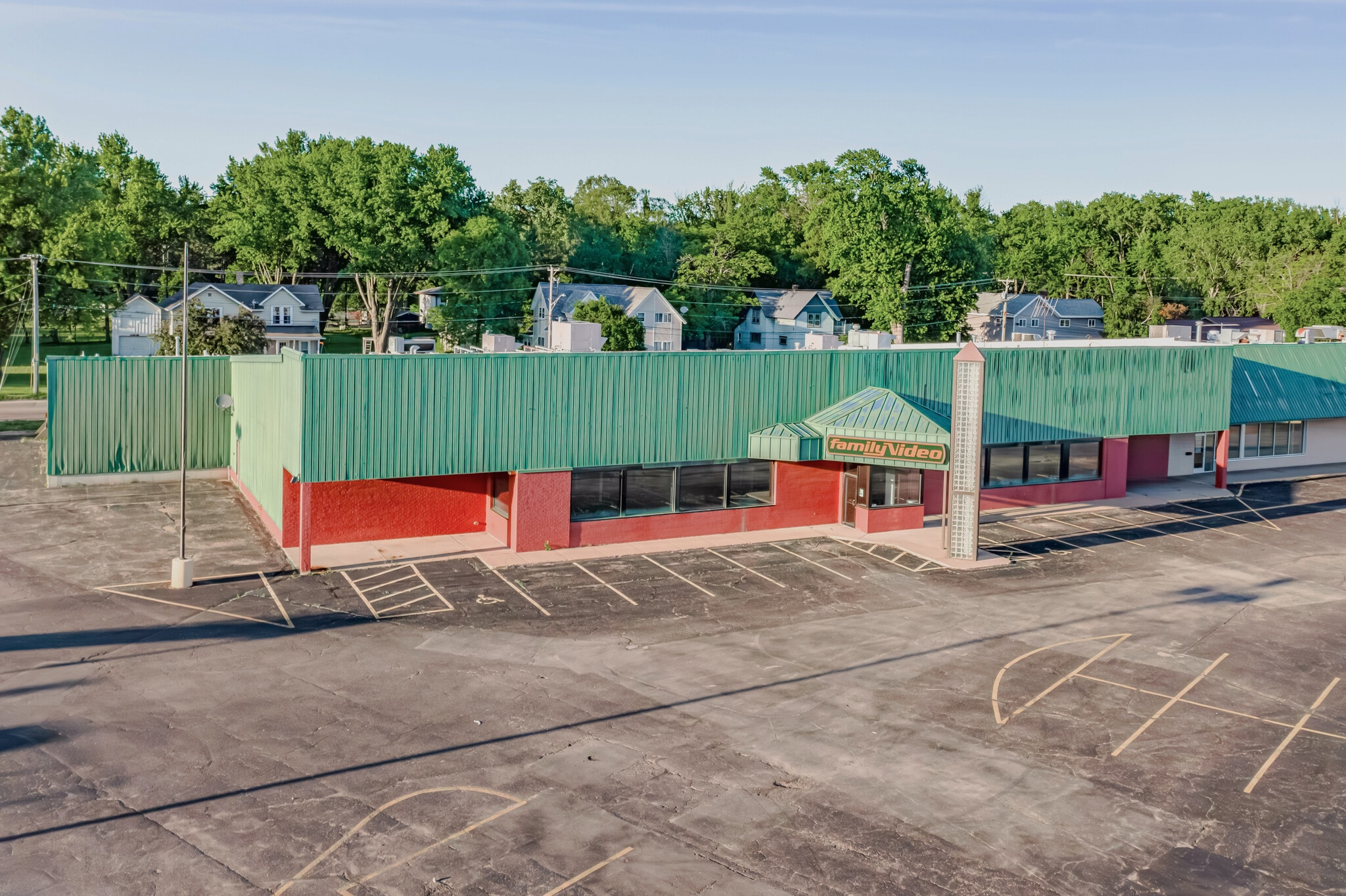 406 Wolf River Plz, New London, WI for lease Building Photo- Image 1 of 9