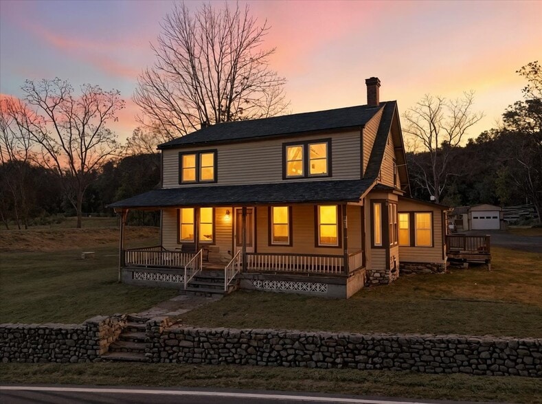 221 Upper Swiftwater Rd, Cresco, PA à vendre - Photo du bâtiment - Image 2 de 56