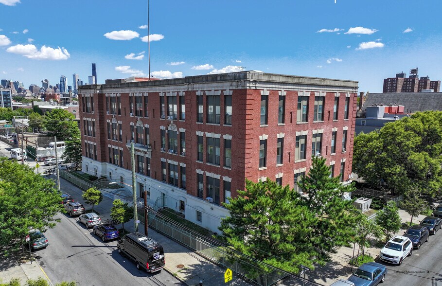 165 Conover St, Brooklyn, NY à vendre - Photo du bâtiment - Image 2 de 4