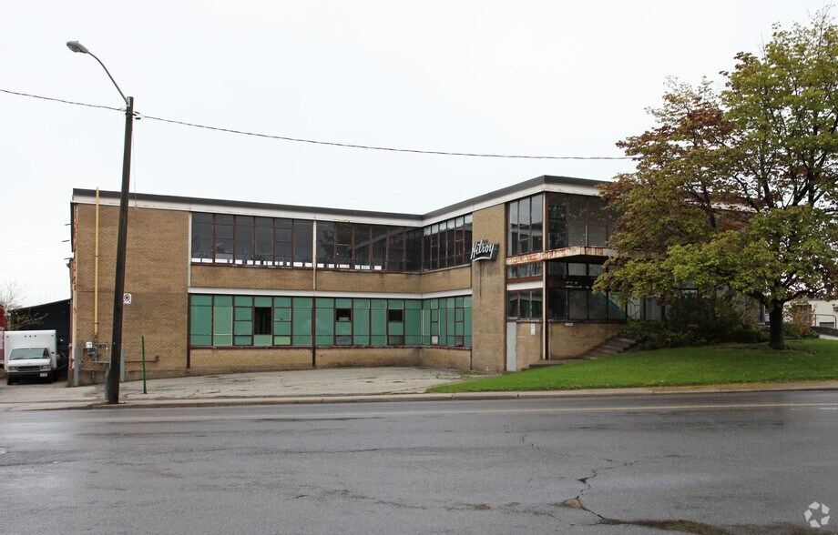 670 Caledonia Rd, Toronto, ON à louer - Photo du bâtiment - Image 3 de 4