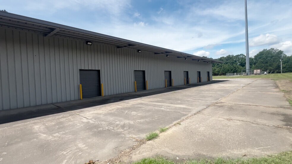 800 Industrial Cir, Phenix City, AL à louer - Vidéo sur l’inscription commerciale - Image 2 de 22
