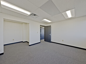 530 Beacon Pky W, Birmingham, AL for lease Interior Photo- Image 2 of 16