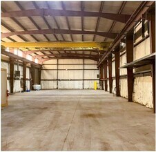 13390-13400 Capital St, Oak Park, MI à louer Photo intérieure- Image 2 de 4