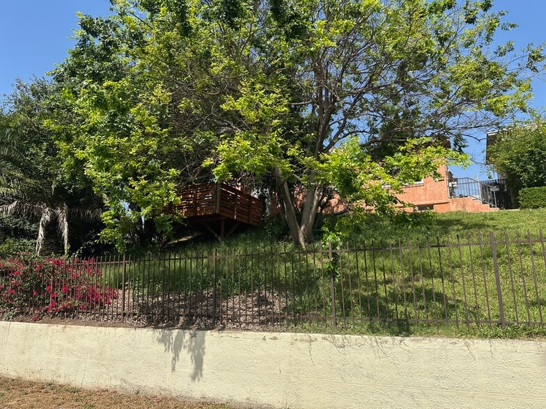 3939 W 28th St, Los Angeles, CA for sale - Primary Photo - Image 1 of 12