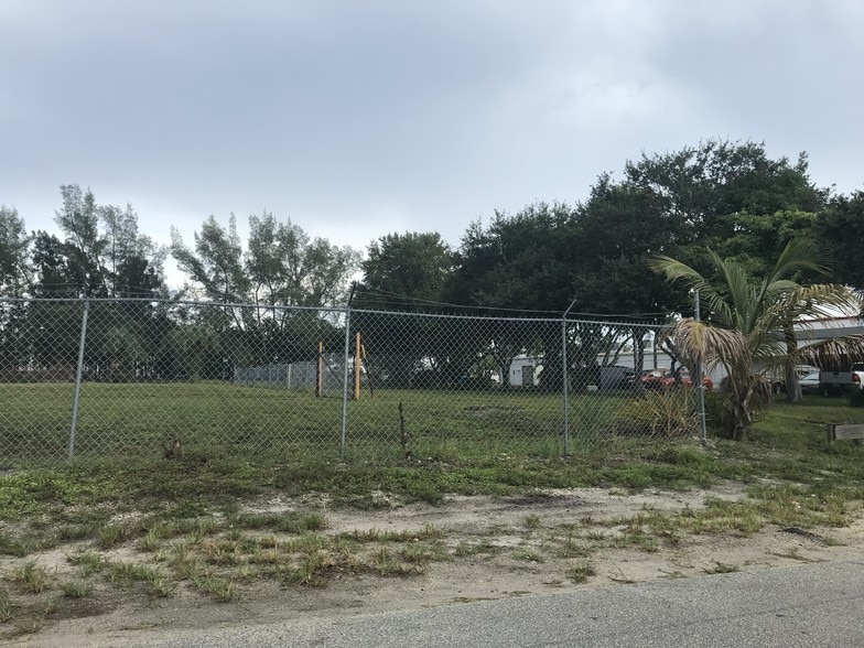 5100 NW 10th Ter, Fort Lauderdale, FL à louer - Photo du bâtiment - Image 3 de 8