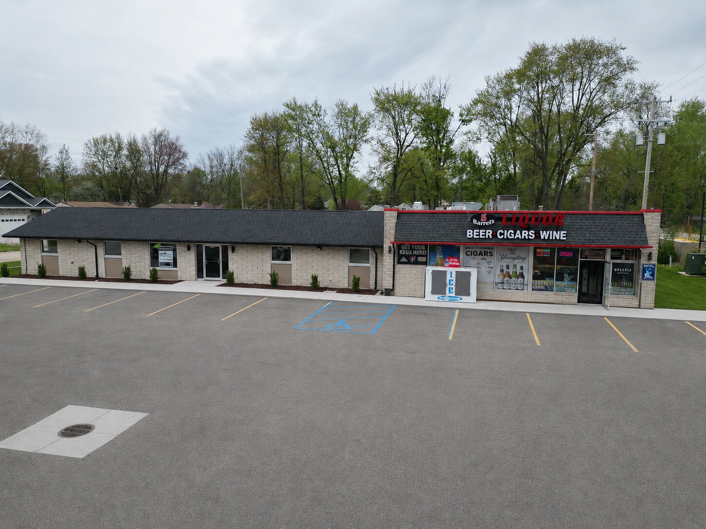 40660-40666 5 Mile Rd, Plymouth, MI à louer Photo principale- Image 1 de 9
