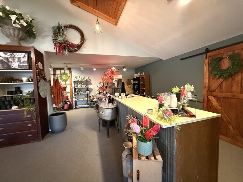 421 N Spruce St, Abilene, KS for sale - Building Photo - Image 3 of 18