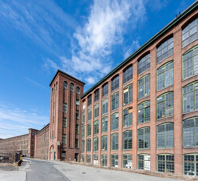 165 Front St, Chicopee, MA à vendre - Photo du bâtiment - Image 3 de 36