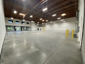 27525 Newhall Ranch Rd, Valencia, CA à louer Photo intérieure- Image 2 de 2