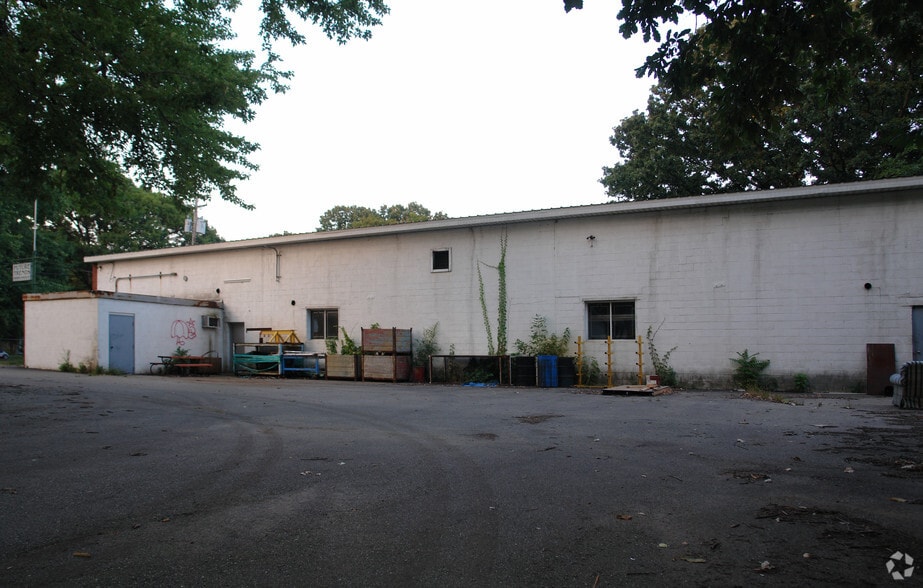2443 S Rundle Ave, Lansing, MI à vendre - Photo du bâtiment - Image 2 de 2