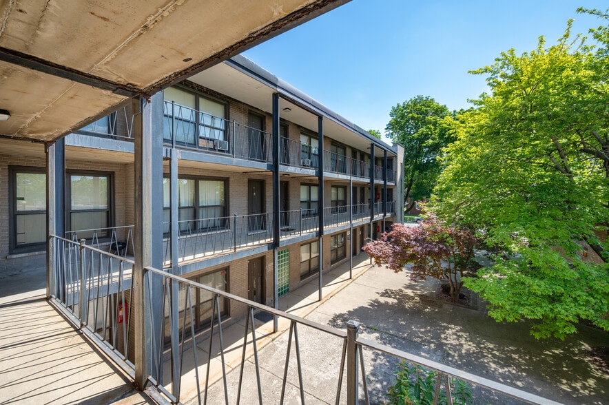 8222 S Martin Luther King Dr, Chicago, IL for sale - Building Photo - Image 2 of 9