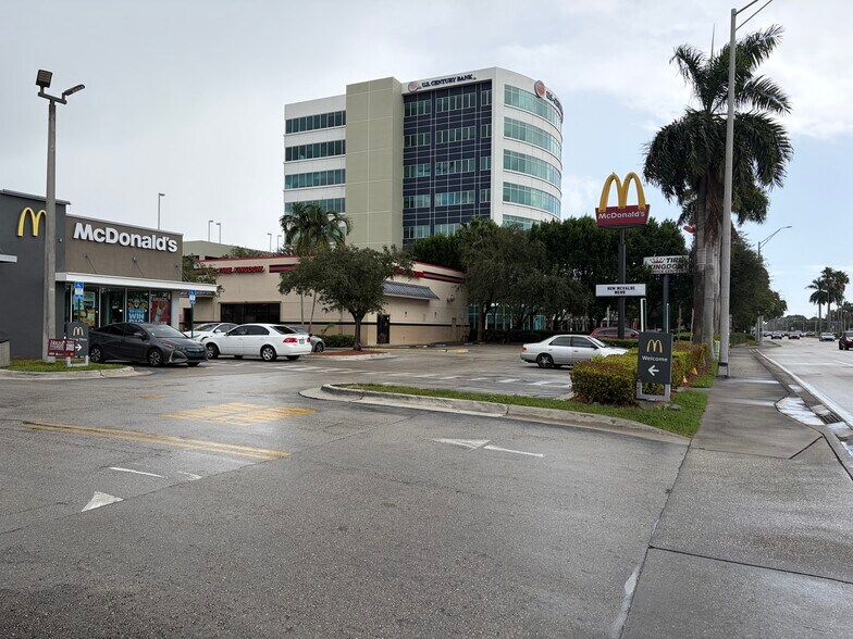 2421 NW 87th Ave, Doral, FL à vendre - Photo du bâtiment - Image 3 de 6