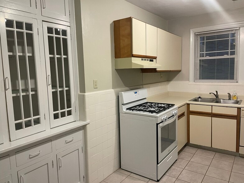 7700 Shirley Dr, Clayton, MO for sale - Building Photo - Image 2 of 19