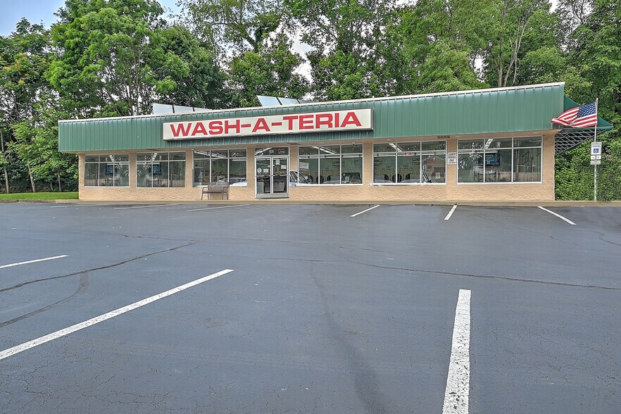 245 Gate City Hwy, Bristol, VA à vendre - Photo principale - Image 1 de 56