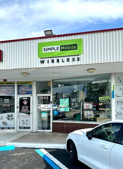 1930-1974 NE 163rd St, North Miami Beach, FL à louer - Photo du bâtiment - Image 3 de 8