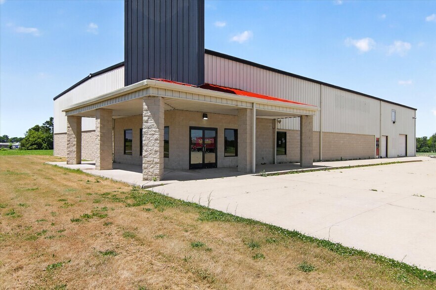 8080 Matthews Hwy, Tecumseh, MI à vendre - Photo du bâtiment - Image 1 de 10