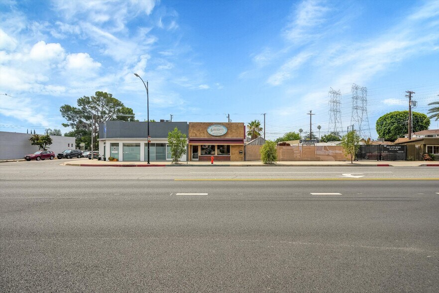 4204 W Burbank Blvd, Burbank, CA à vendre - Photo du bâtiment - Image 3 de 47