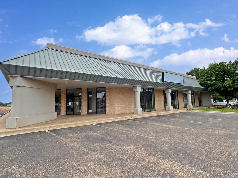 7705 Quaker Ave, Lubbock, TX for lease - Building Photo - Image 2 of 73