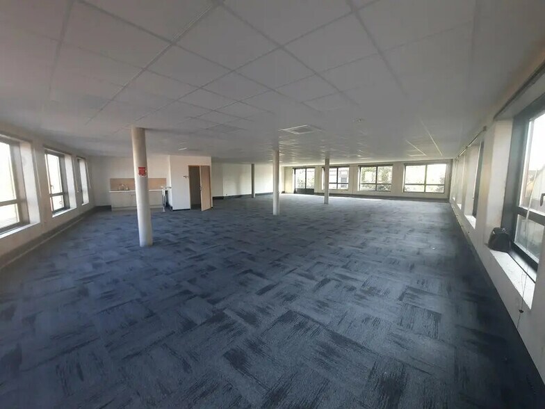 Office in Le Petit-Quevilly for lease - Building Photo - Image 3 of 13
