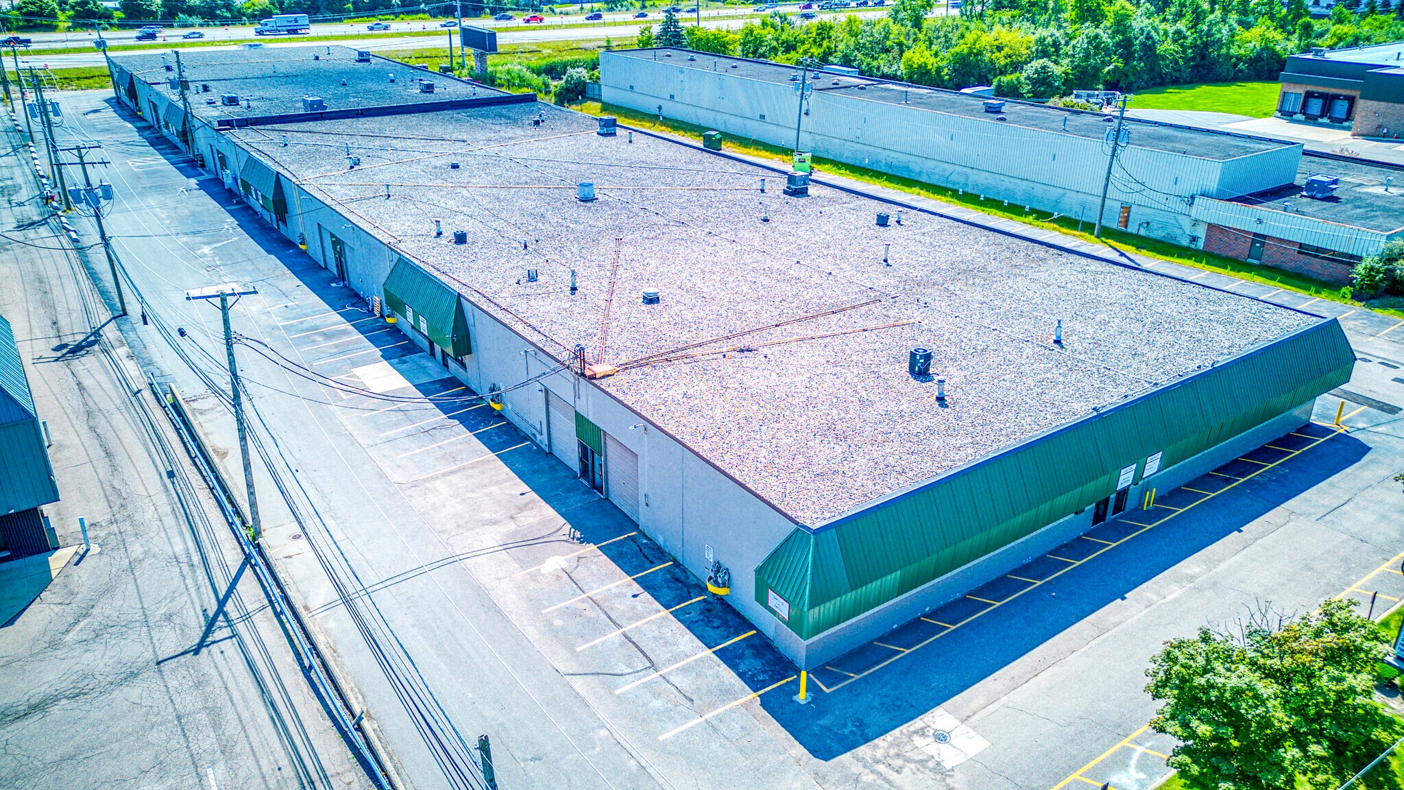 24000-24036 Haggerty Rd, Farmington Hills, MI à louer Photo principale- Image 1 de 7