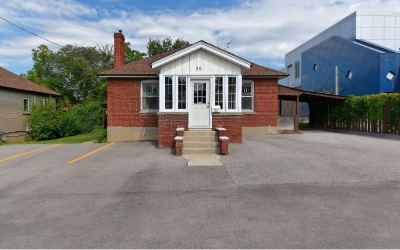 26 Pearl St, Mississauga, ON for sale Primary Photo- Image 1 of 1