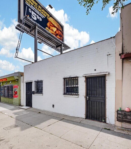 5016 E Olympic Blvd, Los Angeles, CA à vendre - Photo du bâtiment - Image 1 de 17