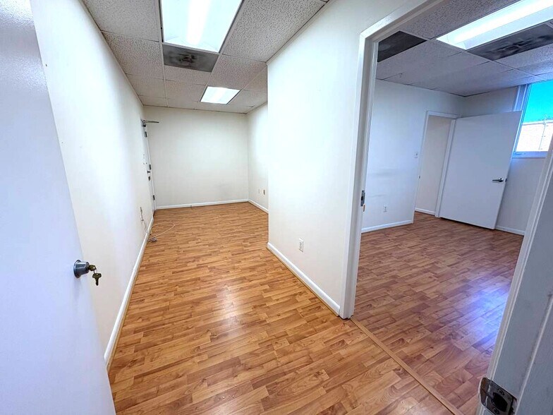 8136 Old Keene Mill Rd, Springfield, VA à louer - Hall d’entrée - Image 2 de 6