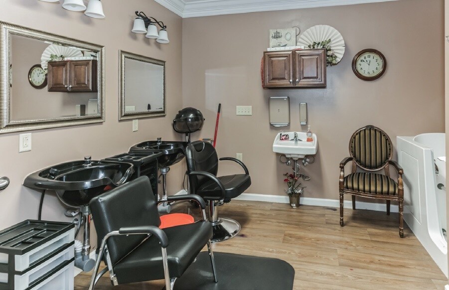 1073 S Enota Dr NE, Gainesville, GA à vendre - Photo du bâtiment - Image 3 de 10