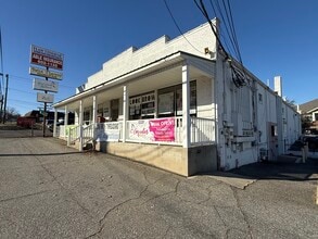 1622 S Hawthorne Rd, Winston-Salem, NC à louer Photo du bâtiment- Image 2 de 8