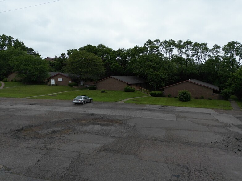 Four (4) Office Buildings portefeuille de 4 propriétés à vendre sur LoopNet.ca - Photo du bâtiment - Image 2 de 16